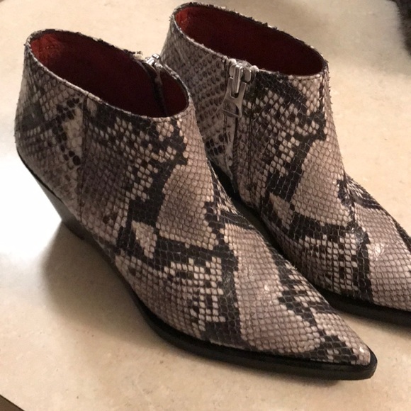 9/10 ACNE Studios Leather Zip Booties Size 37 - Picture 1 of 5